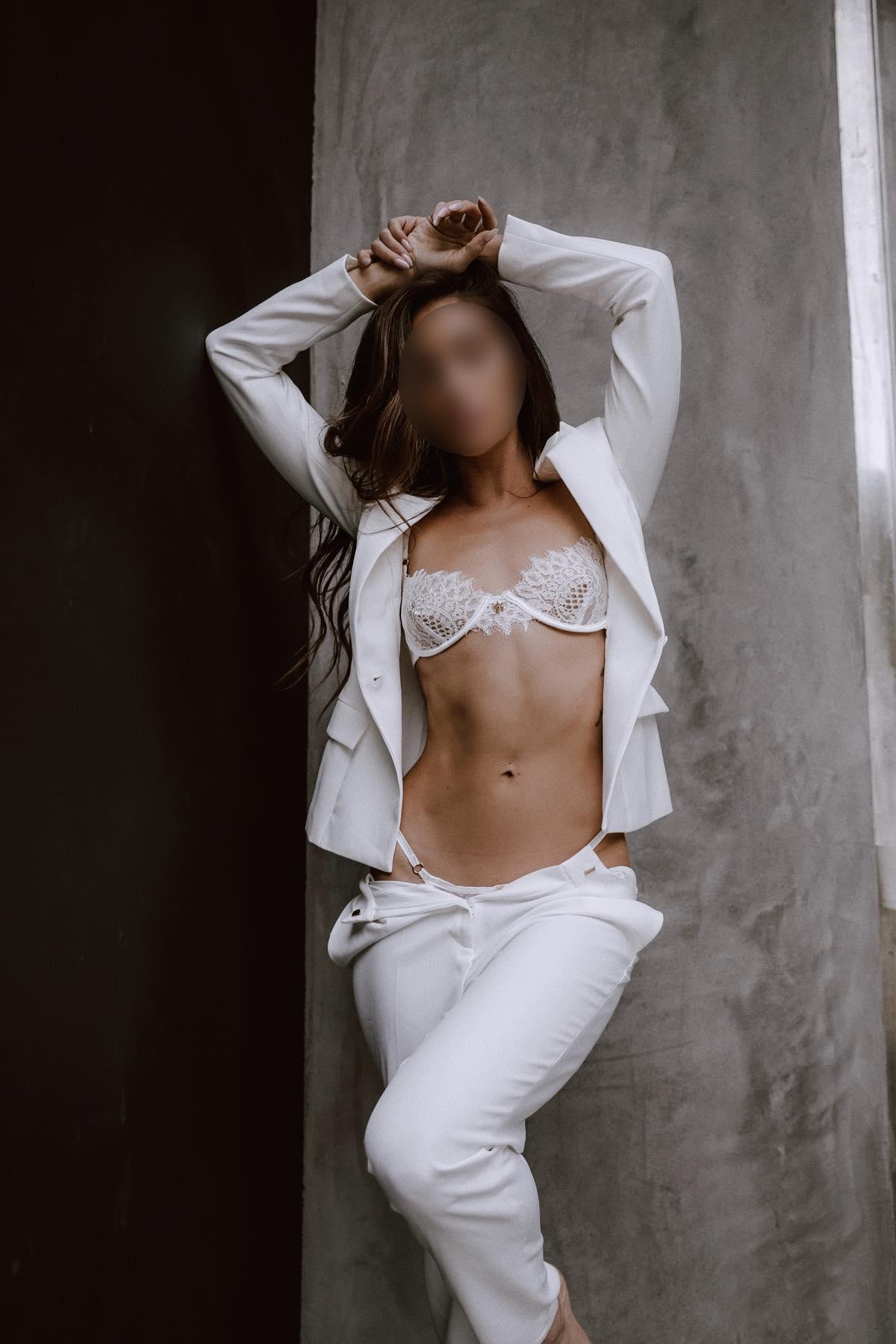 Проститутка Питера Виола с 2 размером груди предлагает интим услуги у метро Обухово  +7(911)830-07-53 