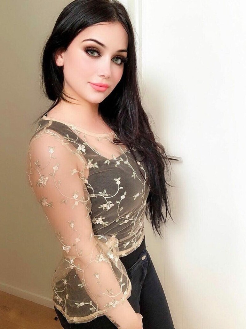 Индивидуалка Питера Лариса с 1 размером груди предлагает интим услуги у метро Девяткино  +7(981)174-52-34 