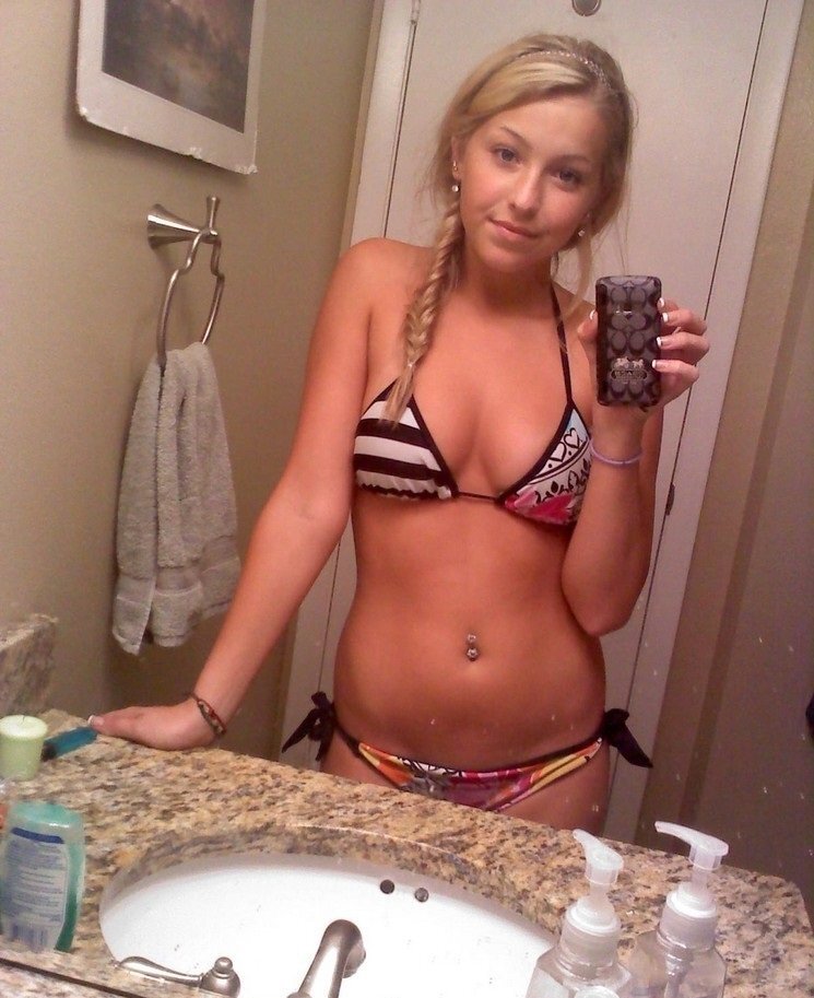 Индивидуалка Питера Алла с 2 размером груди предлагает интим услуги у метро Московские Ворота  +7(911)830-07-16 